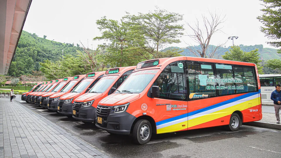 DanaBus at Da Nang International Airport, connecting the airport with the city